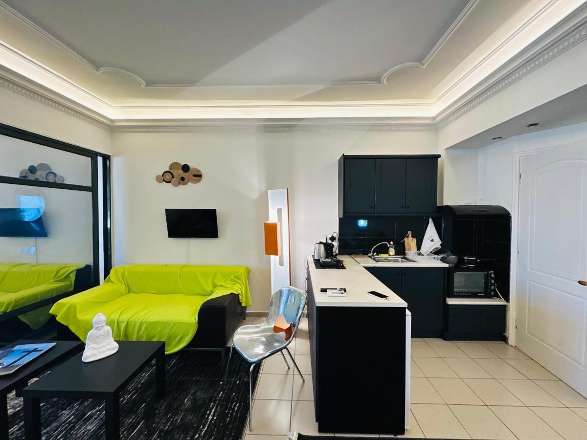 Luxury Archit 14 Street Apartment